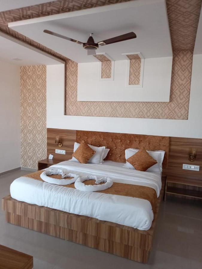 Hotel Nilkanth Inn Halol Ngoại thất bức ảnh