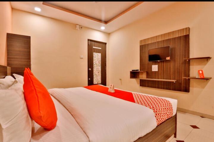 Hotel Nilkanth Inn Halol Ngoại thất bức ảnh