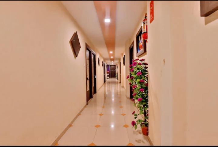 Hotel Nilkanth Inn Halol Ngoại thất bức ảnh